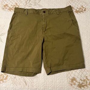 Robert Graham Classic Fit Olive Green Shorts Size 38